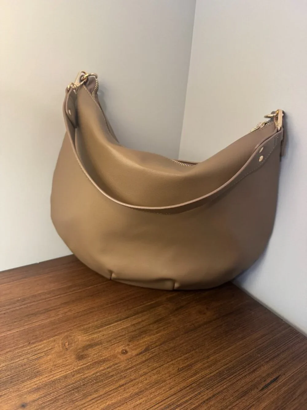 Modern and Chic new without